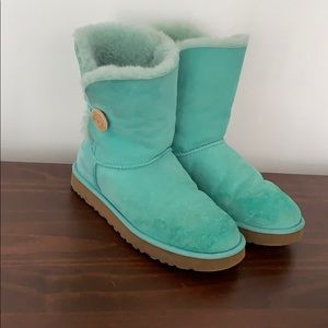 Short bailey button uggs